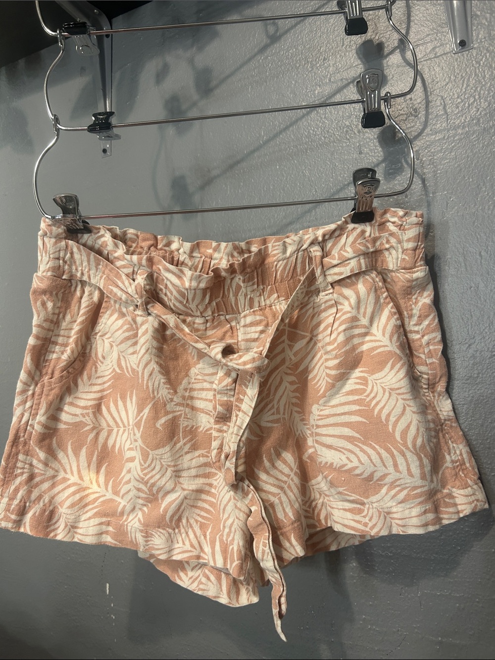 High-Waist Peach Palm-Print Tie Belt Shorts